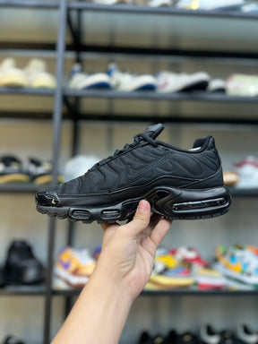 TENIS AIR MAX PLUS TN - ALL BLACK 2
