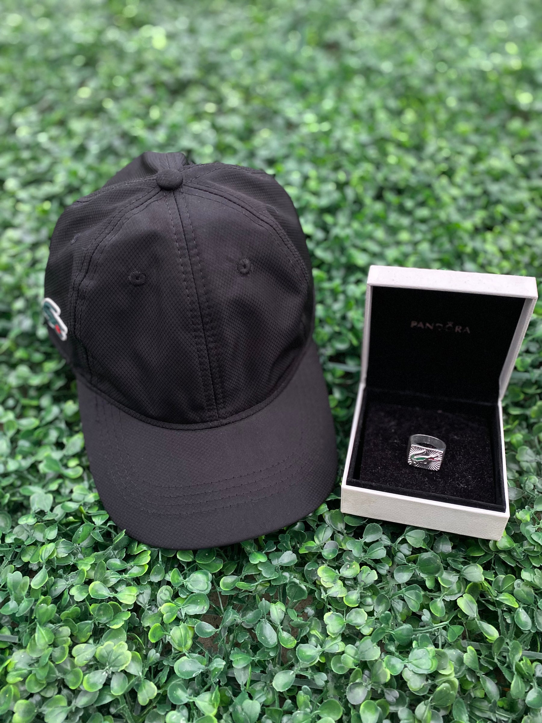 Conjunto Lacoste / Boné (BLACK) e Dedeira