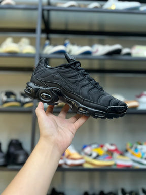 TENIS AIR MAX PLUS TN - ALL BLACK 2